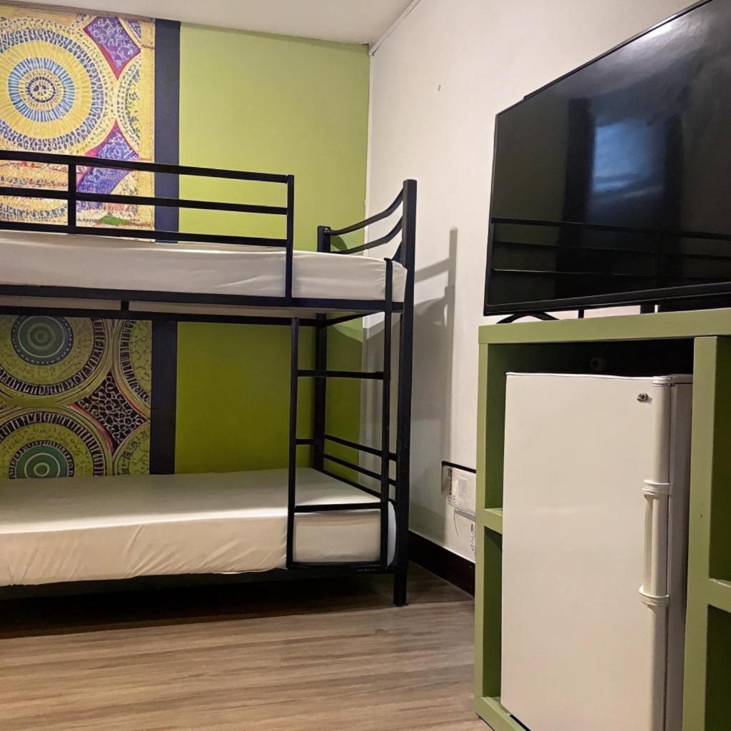 Apartamento 逢甲柏斯青年旅棧 Taichung Exterior foto
