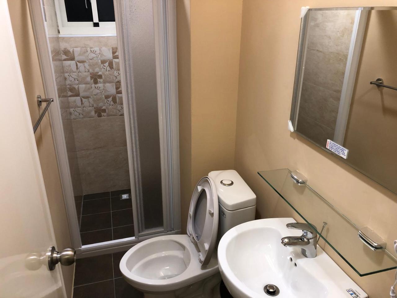 Apartamento 逢甲柏斯青年旅棧 Taichung Exterior foto